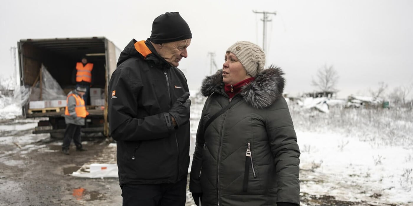 NRC Secretary General Jan Egeland meets with Lubov, who is in her early fifties. She lives in Hrakove, North East Ukraine, and spent 5 months under Russian control.