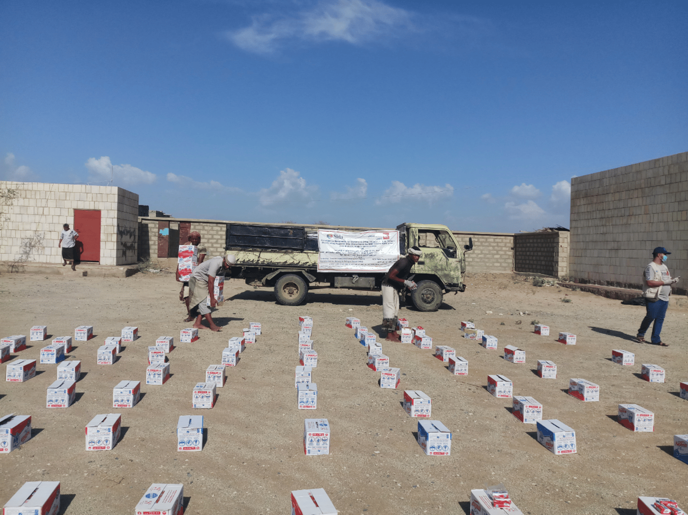 In response to COVID-19, NRC under the support of the Swedish International Development Agency (Sida) distributed soap to displaced families in Hajjah’s Abs district.

Photo: Ala'a Hebah/NRC