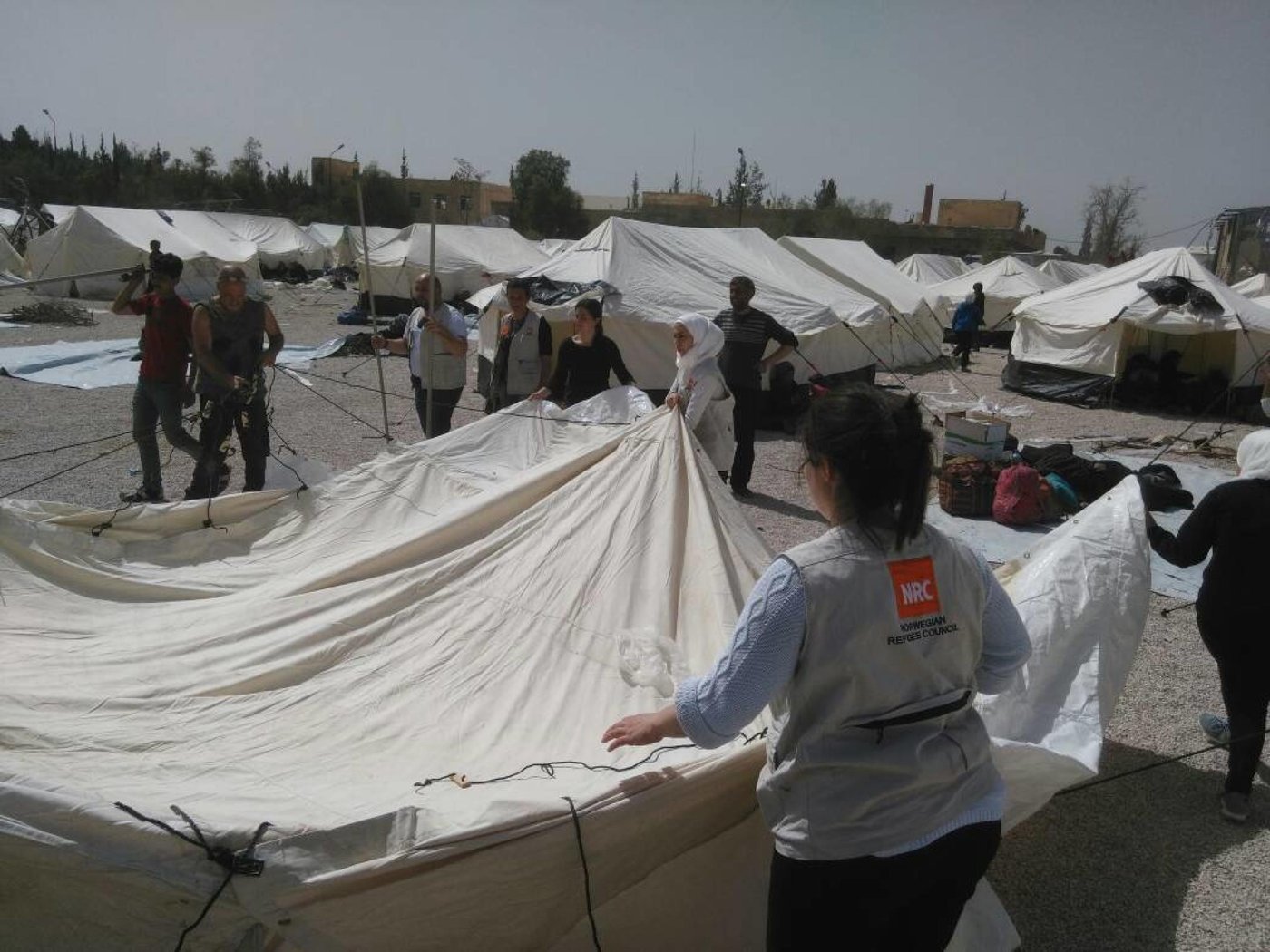 NRC teams at the Adra IDP Centre in Damascus responding to the massive influx of IDPs from Eastern Ghouta. The influx was sudden, with high numbers of children, together with women, men, youth and elderly persons. 

Photo: NRC
