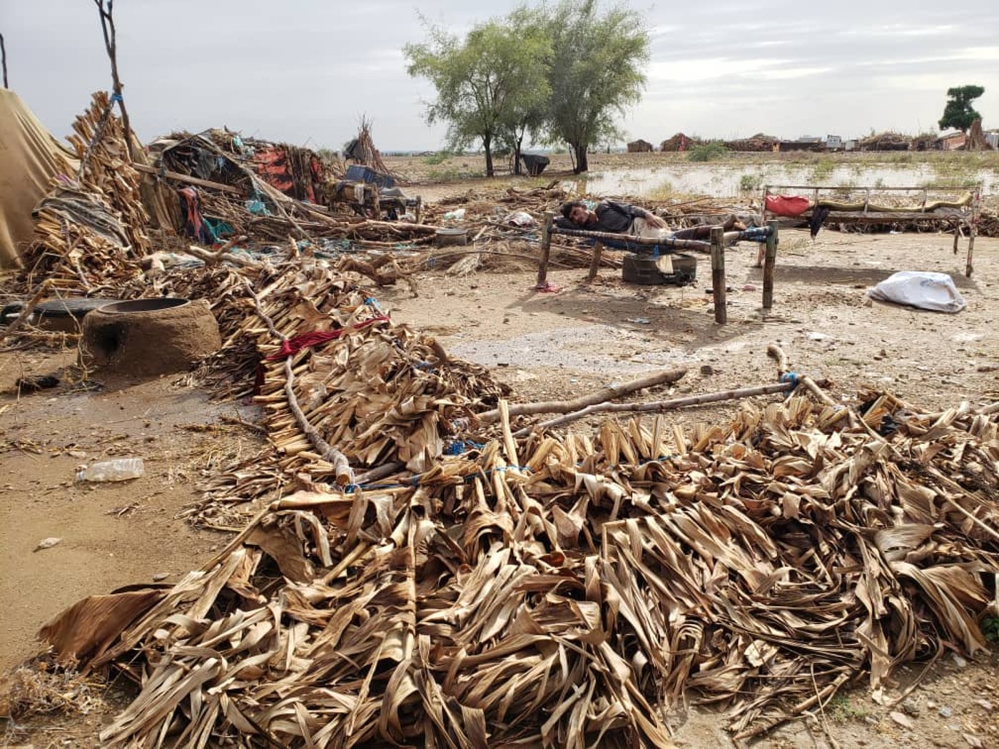 More than 1,000 displaced families lost their shelters as a result of the floods in Hajjah’s Abs district on 17 April 2020
Photo: Anwar Abdu/NRC