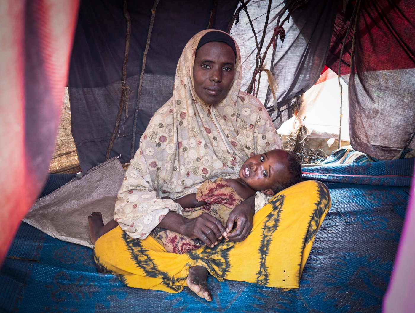 Faduma Abdinor Mohamed, 39, was pregnant with her youngest child when her husband was killed during armed attacks. The compounding impact of drought left Faduma unable to feed and water her livestock, leaving her without enough to feed her children. When one of her sons became seriously ill, Faduma
sold her four surviving goats to pay for his medicine. Faduma was previously earning a small amount of money working on other people’s farms, but the worsening drought has depleted resources and left her without any opportunities to work. Eventually, the combined pressure of conflict and drought forced
Faduma to take her children to Baidoa, an urban area with better access to humanitarian assistance.
Photo: Ingrid Prestetun/NRC