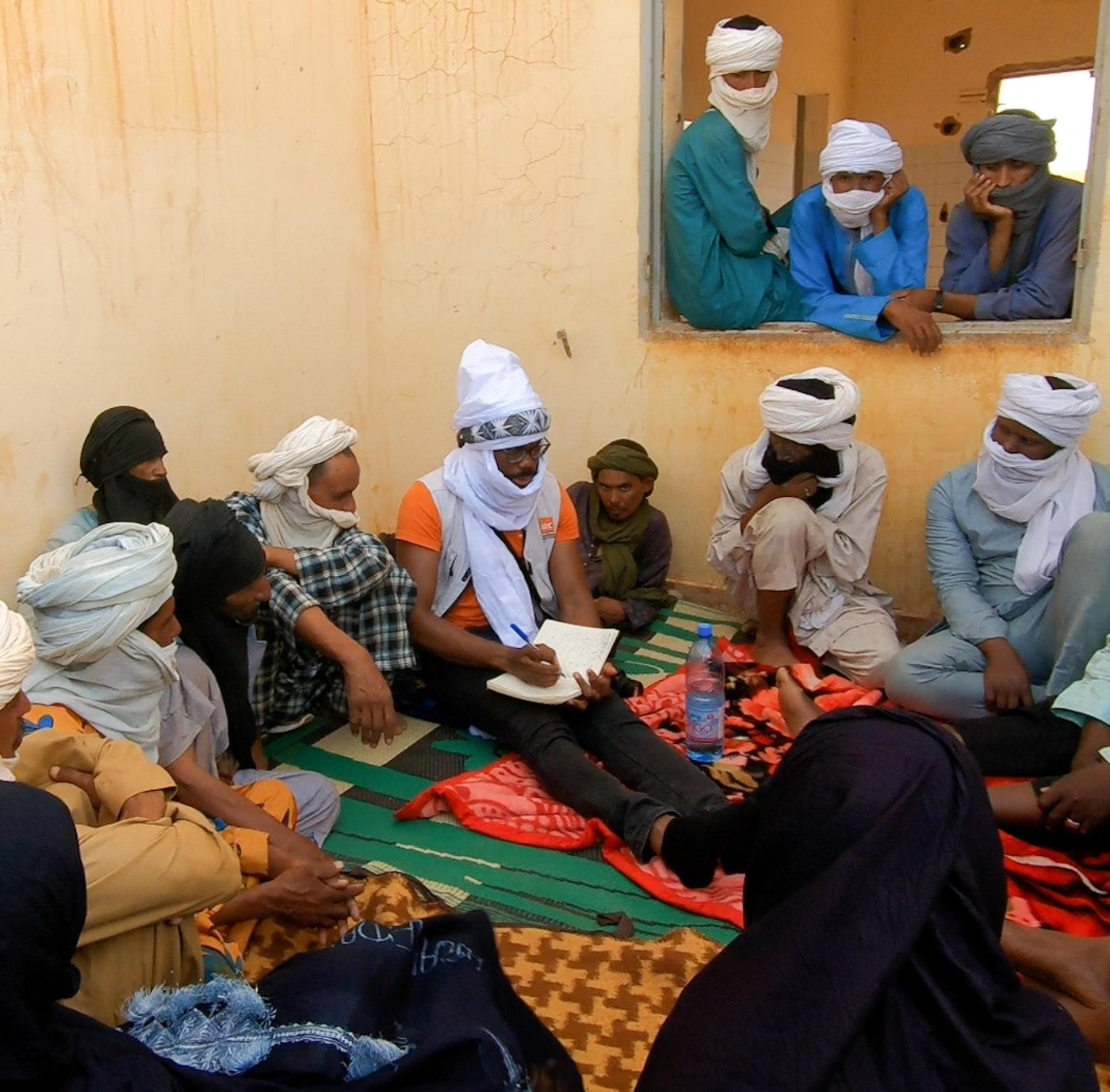 Regional Communications Adviser for Central and West Africa Itunu Kuku takes notes in a makeshift displacement site in Ménaka, Mali as displaced people share their testimonies about the violence they experienced and the current hardships they are undergoing as displaced people.
Photo: Itunu Kuku/NRC
Date: Tuesday 10 May 2022
Location: Ménaka Mali
