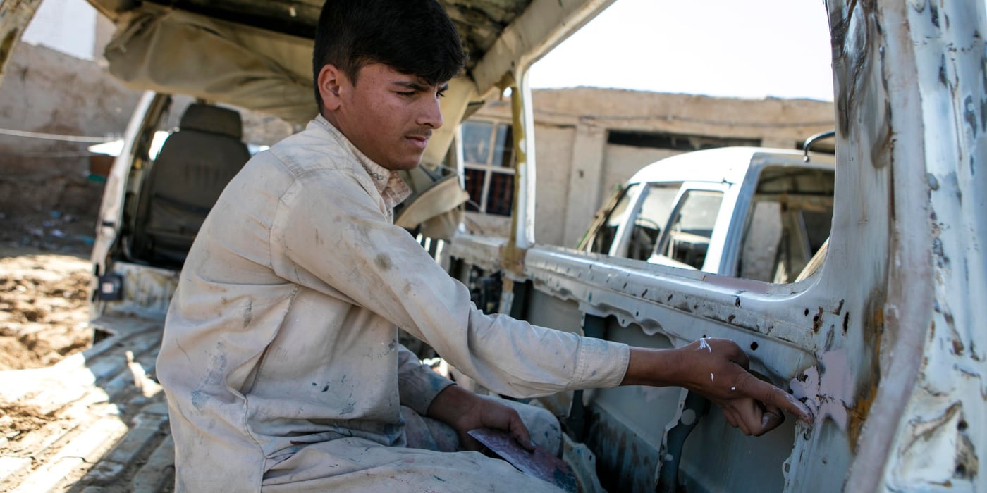 Hassibullah, 18 years old, has been graduated last year from a 9 months training, provided by NRC.
He is now car painter and starts his own activity in Maimana. He is happy and proud : before the training, he was jobless. He used to work a a daily worker, bu could find job everyday. He earns between 500 and 600 afghanis per day (approx. $8 -10) - compared to 500 a week before the training - and with his brother, he is able to support his family.