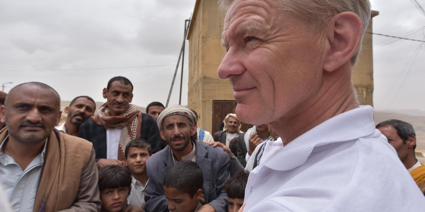 Jan Egeland visits Jabal Yazzid district where NRC has a water project. People here speak of poverty, lack of food and the need for a peace agreement in Yemen. Many have been displaced since 2015.