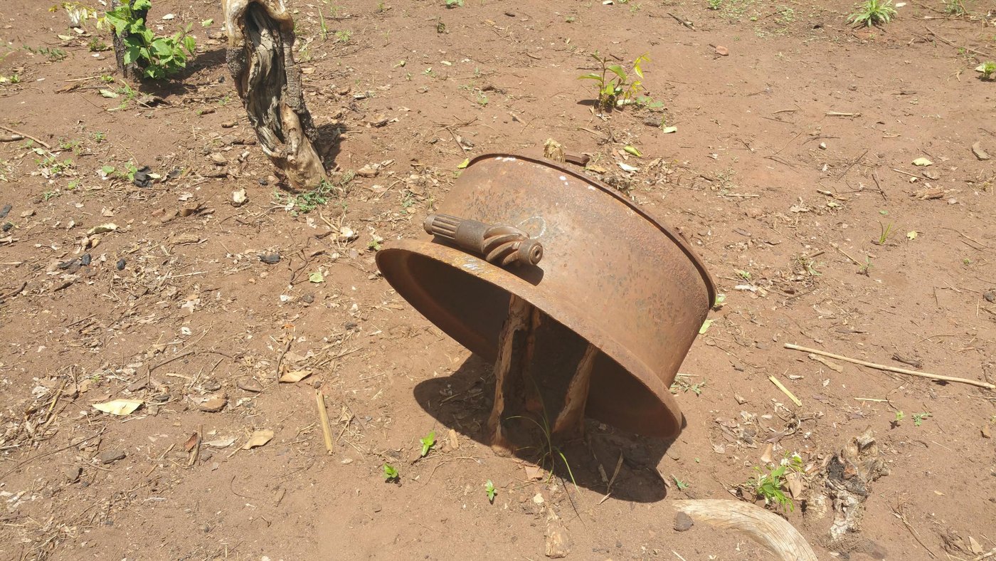 The school in the village Zokwezo has 45 pupils and serves as an education centre several nearby villages, but have no electricity nor water. The school bell is an old automobile disc, on which they beat the metal handle to tell that it is time to start the school day.
Photos NRC / Ingrid Prestetun
