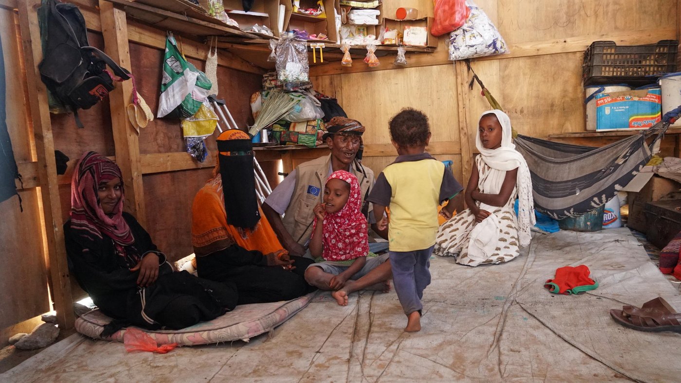 Mohammed and his family, in the shelter they have made a home.
Photo: Ayman Zaki/NRC