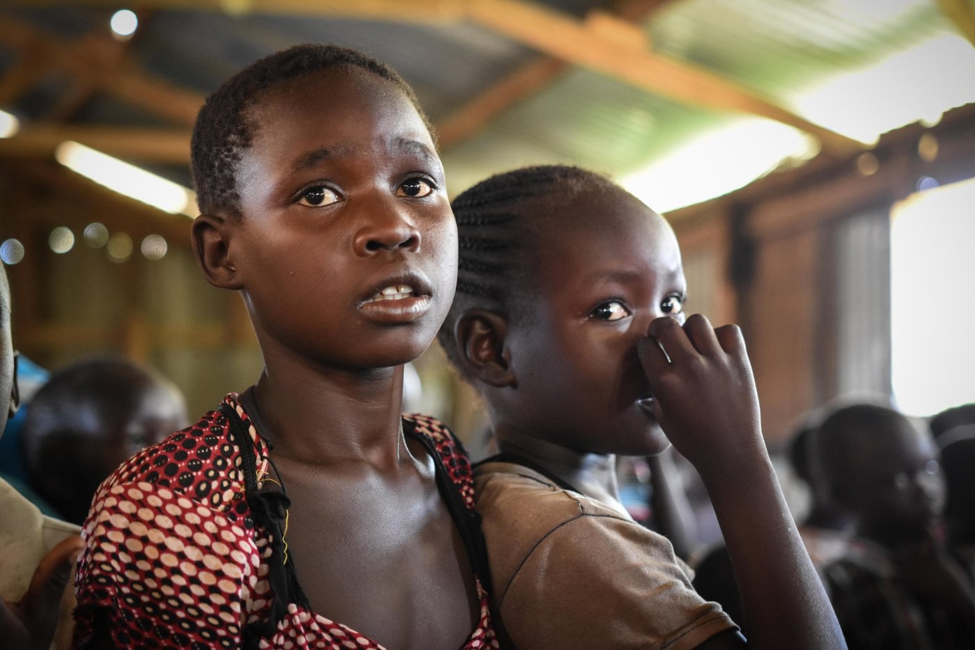 Charity Manena (10) has fled from her village together with her mother and siblings - and she is now living in Yei and is back in school. Here she is in the classroom with her classmates.