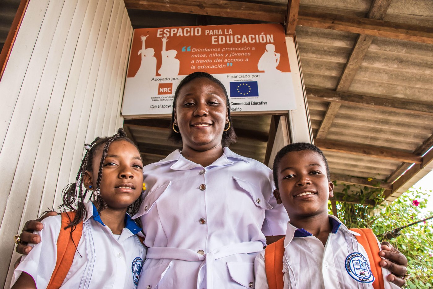 Viento Libre ('Free wind') is a neighborhood with high risk of child recruitment by armed groups in Tumaco.
NRC has worked with the community for bringing back the education to the life of children through the construction of a classroom. The whole community including parents and volunteer teachers work with NRC in the promotion of protective spaces for education and in activities during the spare time - when the risk increases -.
Colombia, Nariño, Tumaco
2016
Photo by Edgar León
