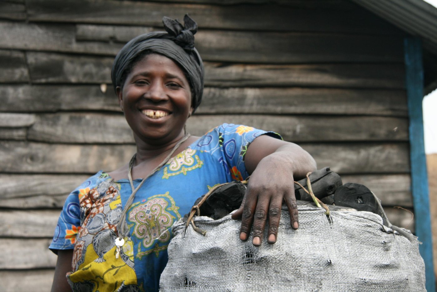 36-year-old Bembeleza is the mother of seven kids who sells charcoal in Kitchanga. She fled to Kitchanga two years ago when fighting broke out in her home village of Lufunda, in the Masisi territory of North Kivu province, in DR Congo.
Photo NRC/Ephrem Chiruza. February 2018.
