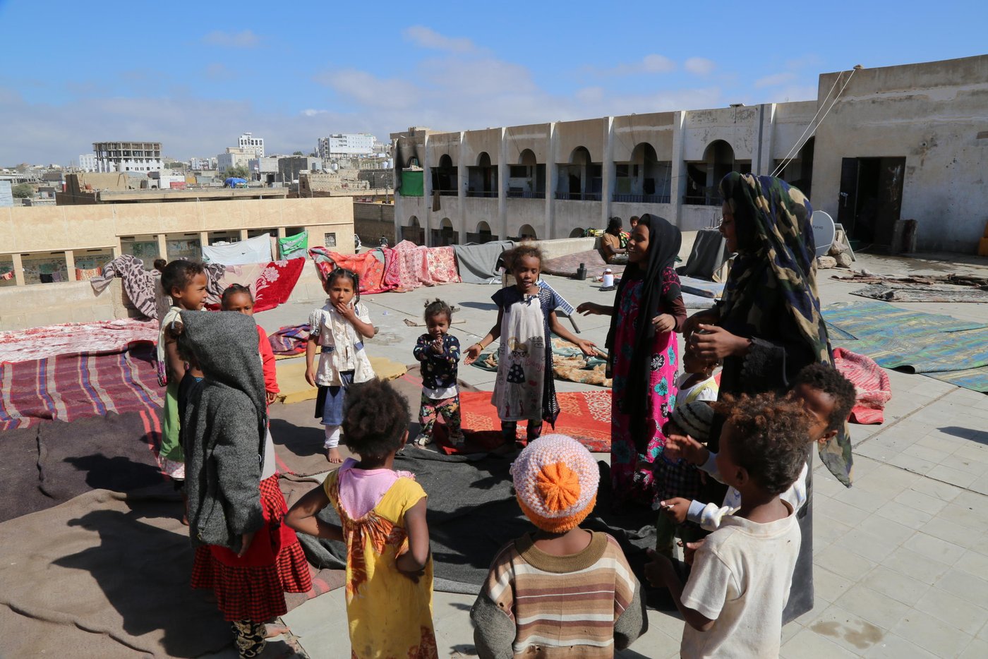 Since 2015, Al-Fajr Al-Jadeed School has been home to 51 displaced families. These families were forced to flee when their homes became a conflict zone. The school provides a safe refuge for the families, but due to the impact on education, authorities are increasingly attempting to evict them – without providing a safe alternative.
Photo: Nasser Abdulkareem/NRC