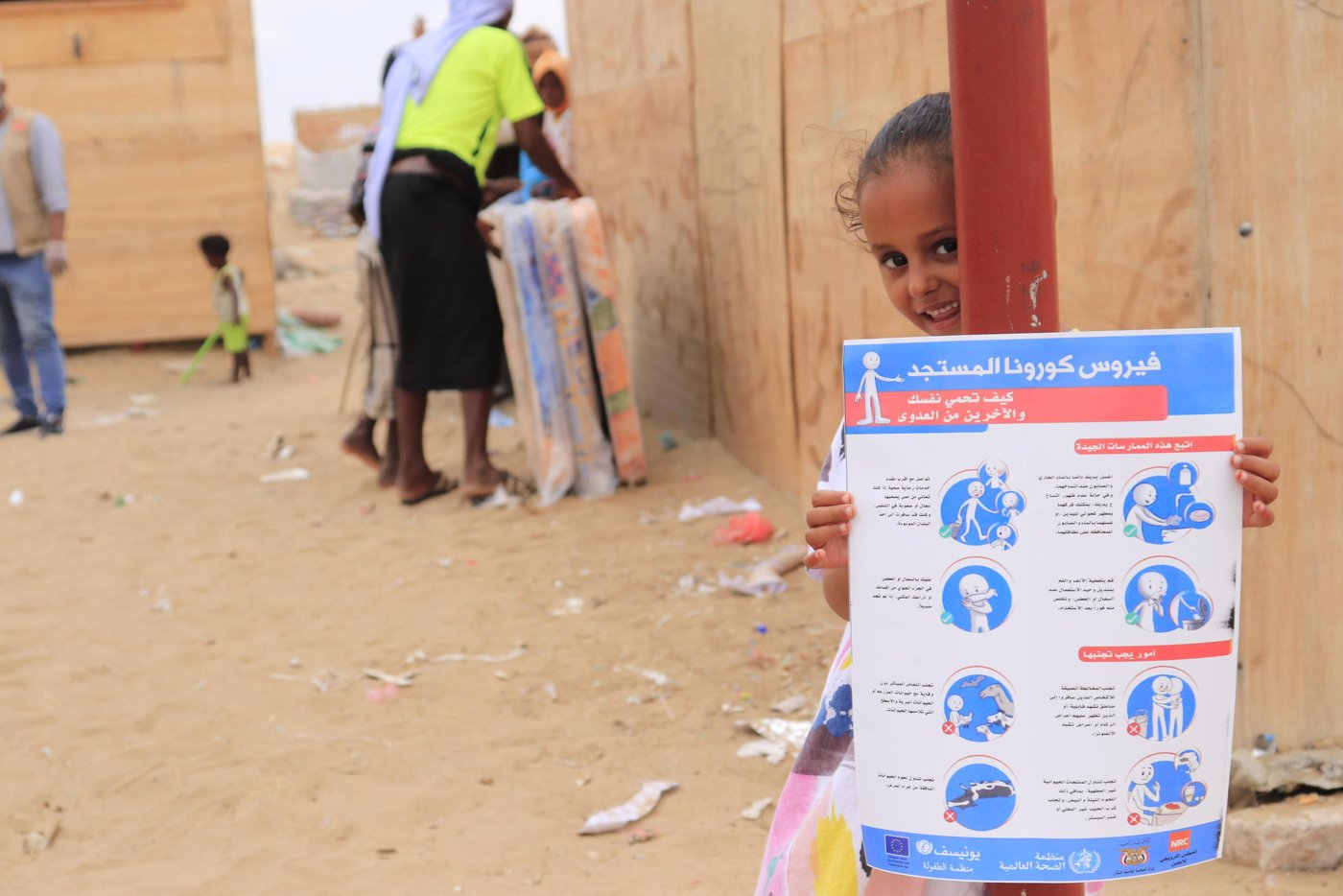 NRC team distributing NFIs like mattresses, buckets, plastic sheets and plastci mats to displaced families in Al-Anad camp in Lahj governorate under the support of the UNHCR, taking precautionary measures against COVID-19 into consideration

Photo: Ahmed Aref/NRC