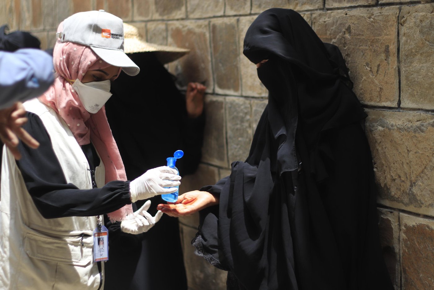 NRC education team takes precautionary measures against COVID-19 into consideration during distribution of High Energy Biscuits to displaced families in Lahj governorate.

The education team used to distribute these biscuits to children in schools as replacement for the food children would have been receiving in schools but nowadays the schools are closed so our team is distributing it to displaced families.

Photo: Abdulfatah Al Jaboly/NRC