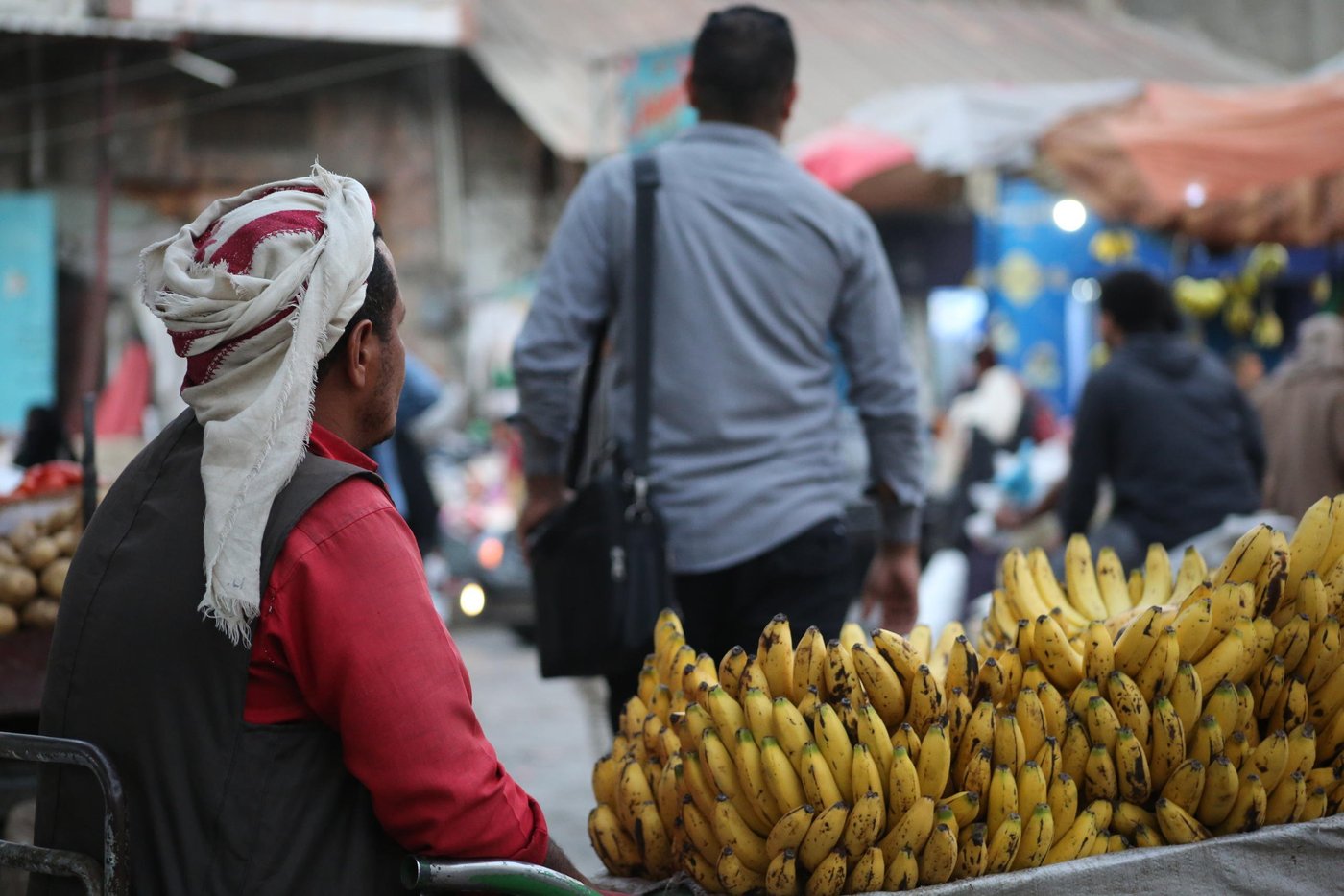 Mustafa" (not his real name), 38-years-old, was a Yemeni teacher. He is now selling bananas in one of Taiz's markets. According to Save the Children, more than half of Yemen's teachers and education personnel have been forced to find second sources of income, as they have not received regular pay since 2016." Who could imagine that I would reach that point in my life? I left my school, and now I am selling bananas. I am in the worst situation, and I can do nothing. But maybe I'm luckier than other teachers who are still waiting for their salary to come?"
Photo: Khalid Al-Banna / Norwegian Refugee Council