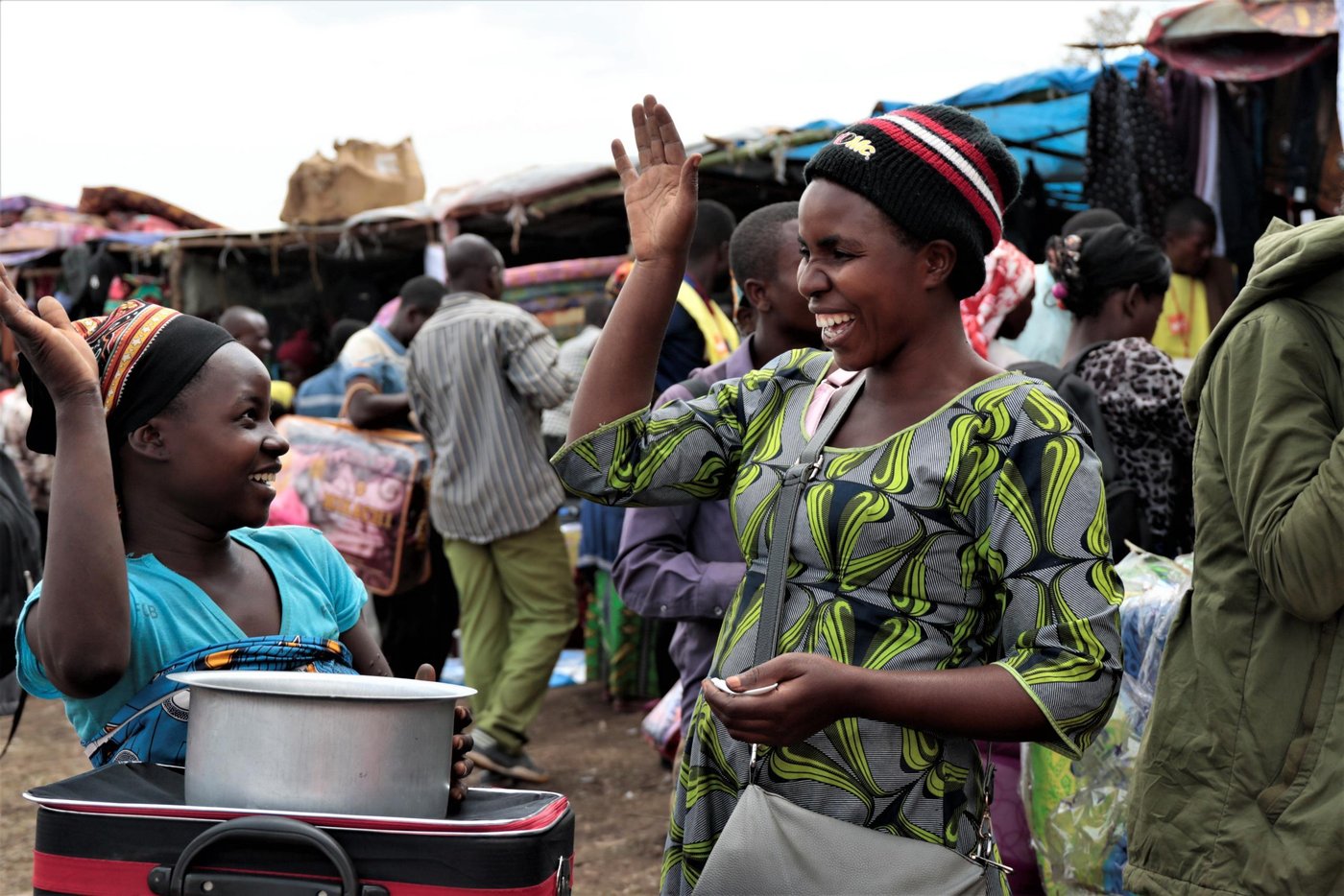 Tantine Machozi (right) is just one of the local traders who have provided goods in the market that NRC has organised to assist displaced people in Mulima village, Fizi territory in DR Congo. Tantine discusses the price of a pan with a young displaced woman.
With support from the European Union Civil Protection and Humanitarian Aid (ECHO), NRC has provided aid assistance to 13,000 displaced people who have received e-vouchers to buy households items like mattresses, blankets, pans, clothes, plastic sheets, etc.
November 2019
Photo: Ephrem Chiruza/NRC