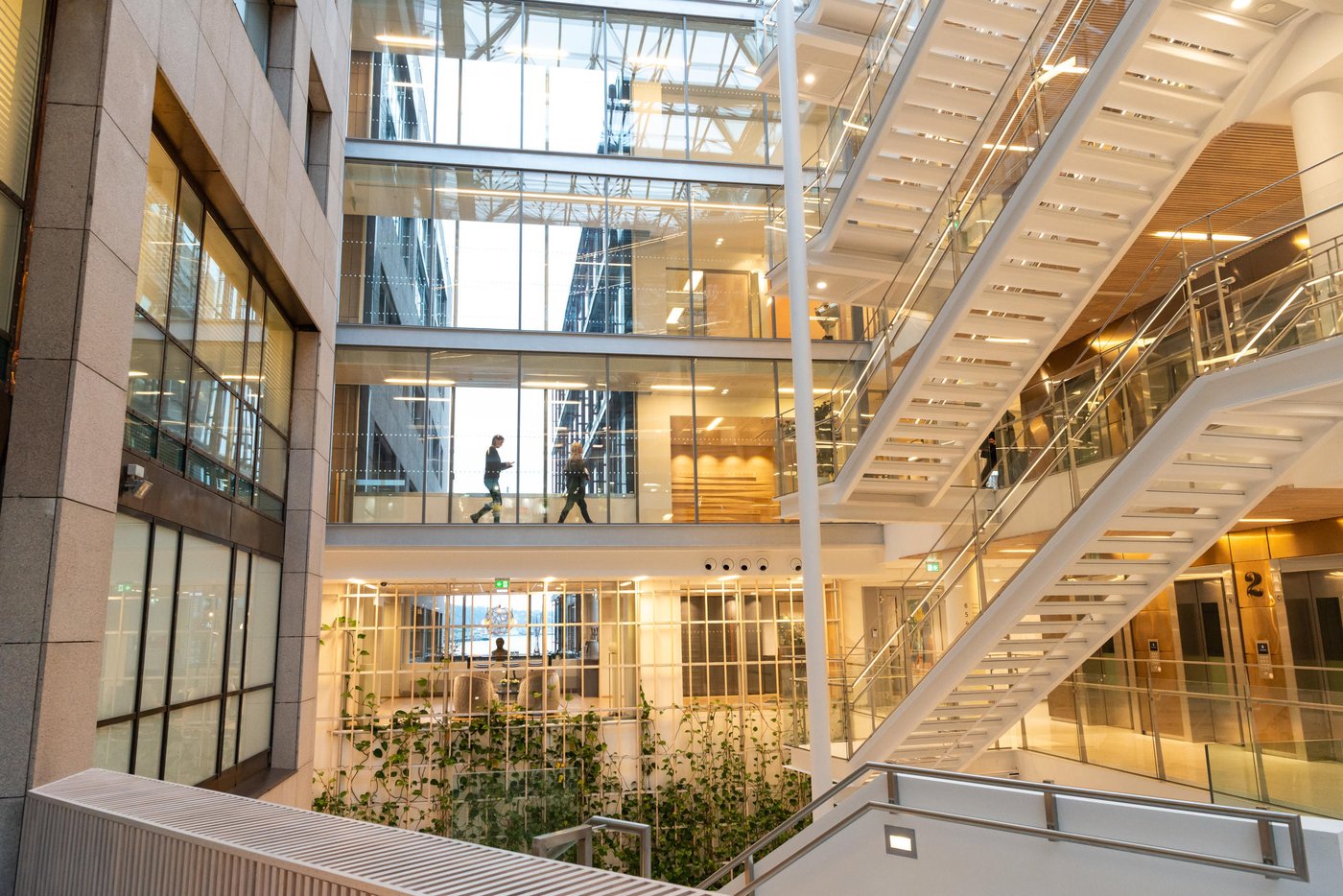 In the hall of the premises of Kluge.
Kluge, a Norwegian law firm located at Aker Brygge in Oslo, is an important supporter and partner of NRC.
Photo: Beate Simarud/NRC