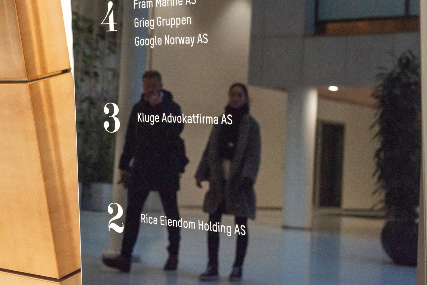 In the hall of the premises of Kluge.
Kluge, a Norwegian law firm located at Aker Brygge in Oslo, is an important supporter and partner of NRC.
Photo: Beate Simarud/NRC