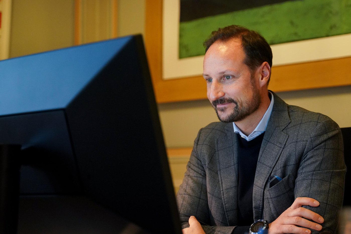 H.R.H. The Crown Prince of Norway on a virtual field trip together with Norwegian Refugee Council, meeting young refugees and staff members in Afghanistan, Iraq, Yemen and Lebanon, November 2020.
Foto: Det kongelige hoff