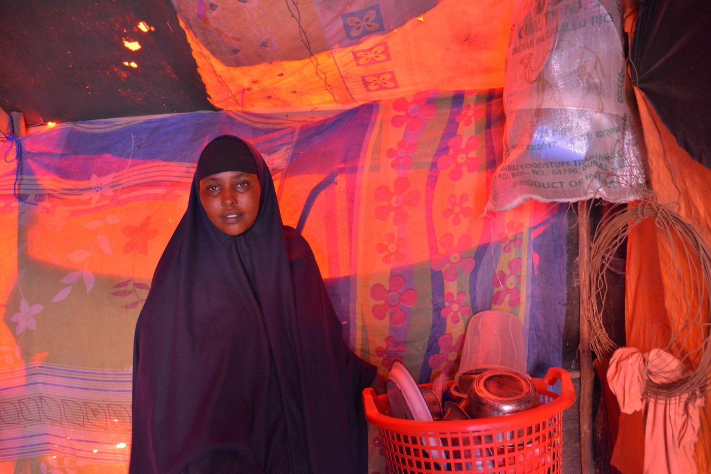 Asha Hussein is a mother of four children, aged between four and ten years. She is 35 years old. She has spent the last eight months living in the outskirts of Mogadishu. She used to live in Kontuwarey in the Lower Shabelle Region as an agro-pastoralist, cultivating a one-hectare farm as well as keeping domestic animals. But the drought took away all her animals, 15 cows and 20 goats. They all died from starvation. Her crops also dried up and died. Water became scarce. Boreholes and wells dried up. All her survival options dwindled. She is no longer with her husband, and she could not stay in the village any longer.
In Mogadishu, she lives in a tent house and survives on a cash program that enables her to afford basic necessities from the local market. In Mogadishu, spaghetti is a common food. Somalis have a common past with the old Italian colonial administration. Asha's children enjoy spaghetti. She spends most of her food budget on spaghetti and meat products. Photo: NRC/Nashon Tado
