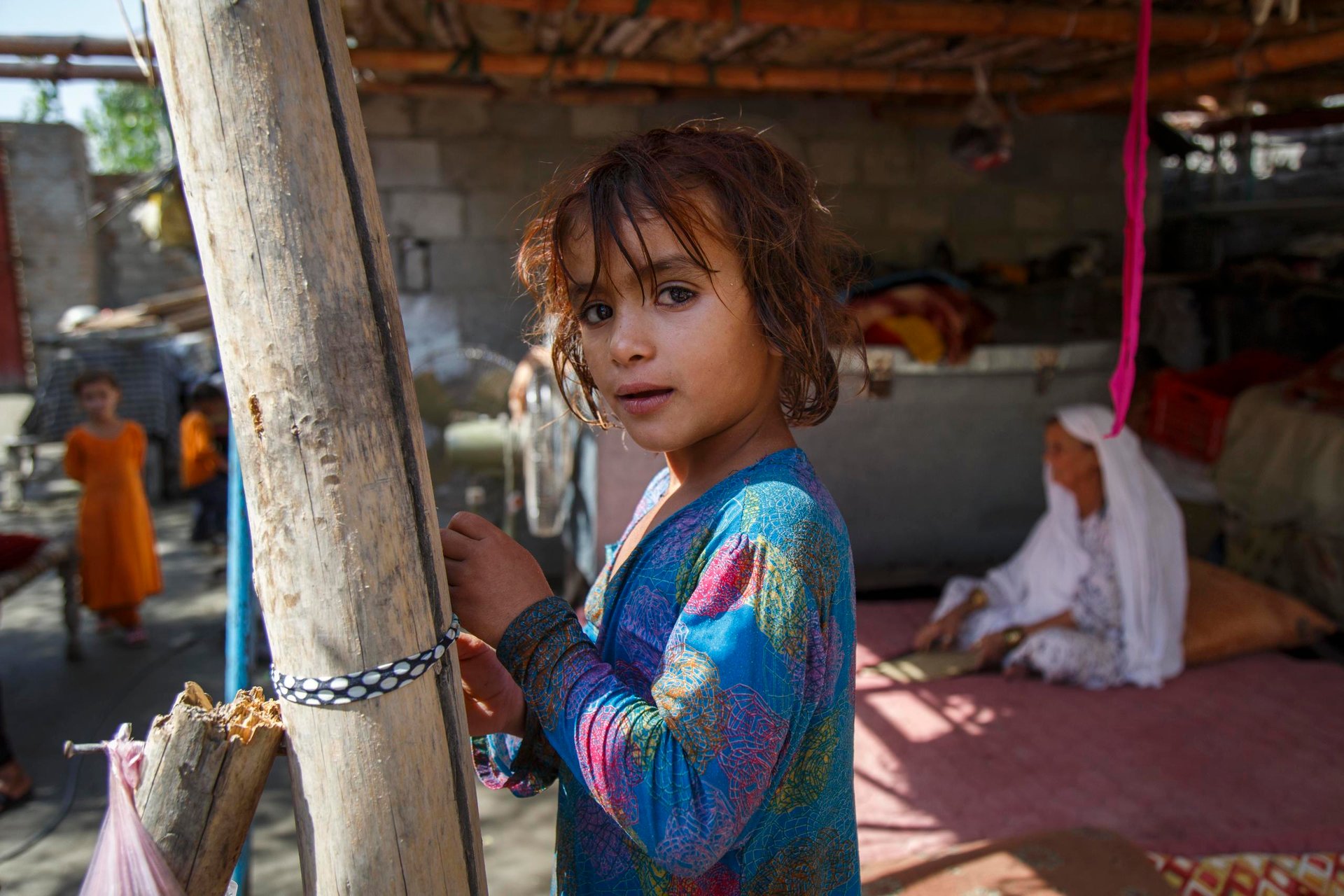 (Date 17/8-2016)This girl´s family arrived in Afghanistan ten days ago, as they felt forced to leave their homes and lives as Afghan refugees in Pakistan. Her family sleeps without in an unfinished compound sharing with another family. They only have a few days of food left. (Photo: NRC/Jim Huylebroek)