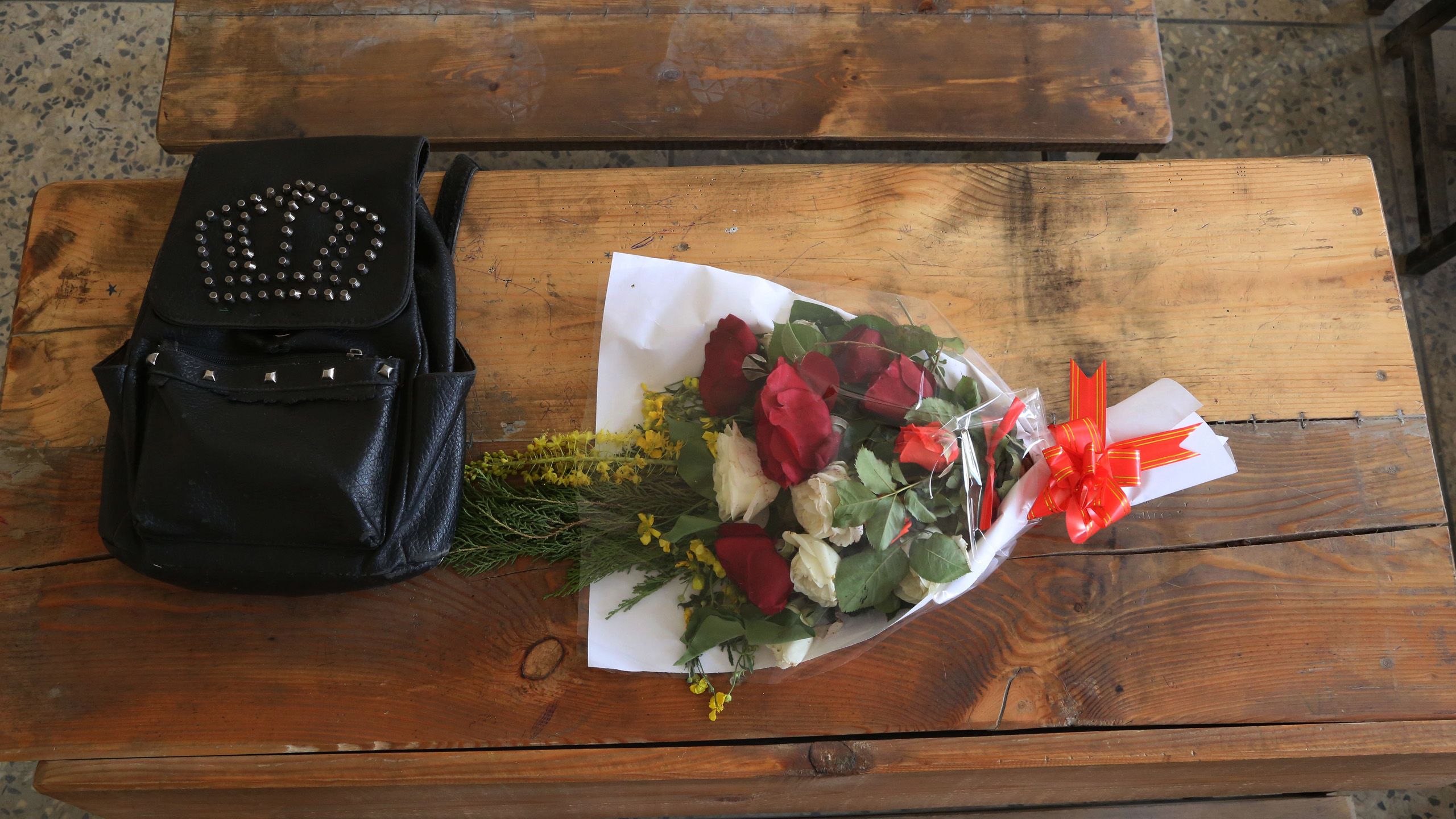 11. mai 2021 ble en jenteskole utsatt for et bombeangrep. Minst 80 mennesker ble drept, de fleste var elever ved skolen. Bildet viser skolesekken til ett av ofrene