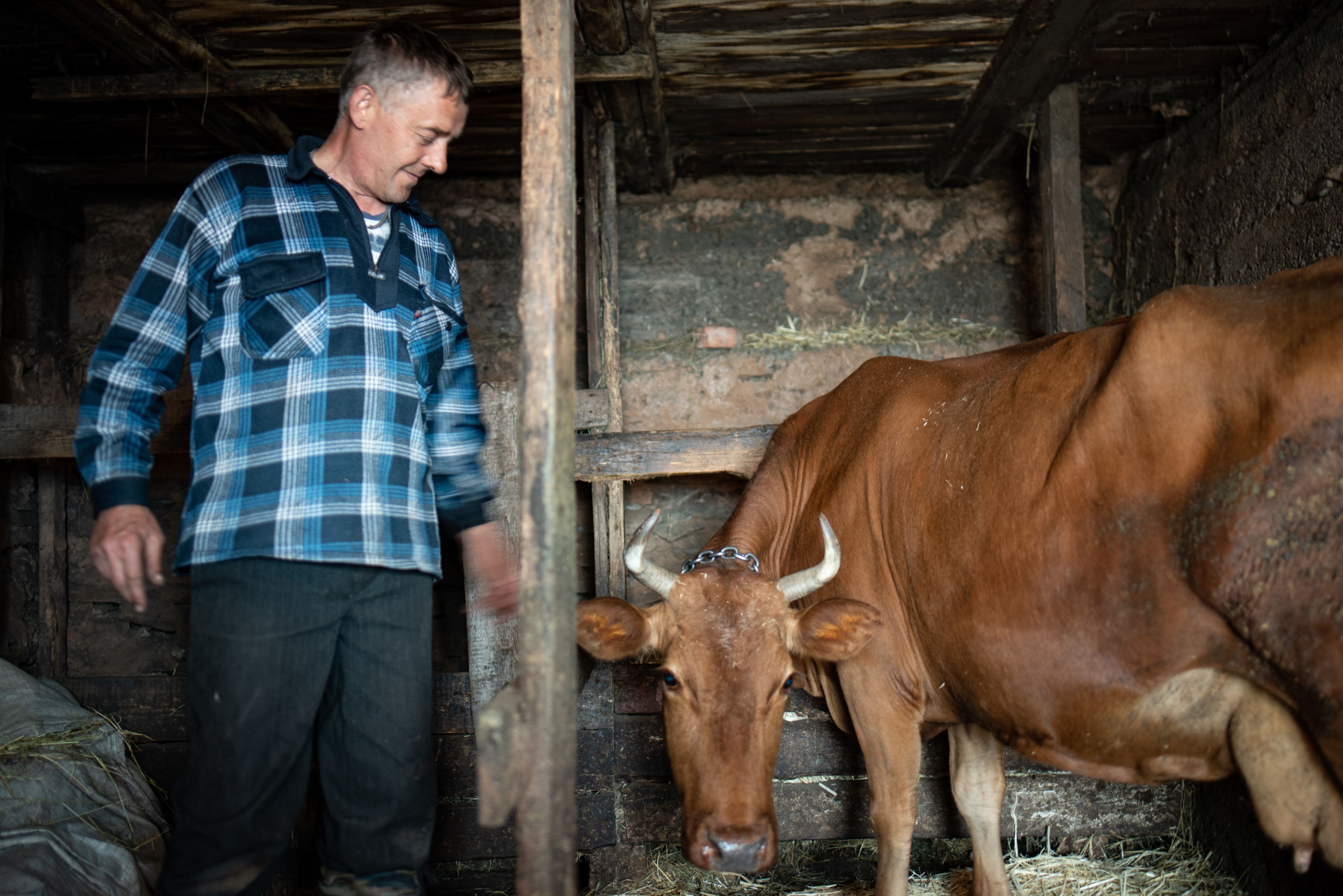 Viacheslav, 52, and his wife are trying to survive as best they can. Photo: Christian Jepsen/NRC