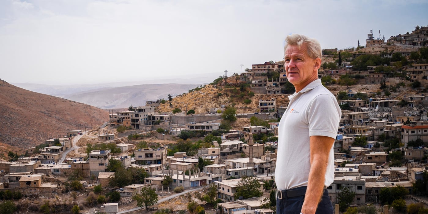 NRC Secretary General Jan Egeland in Horaira village, Wadi Barada, Syria.
Photo: Tareq Mnadili/NRC